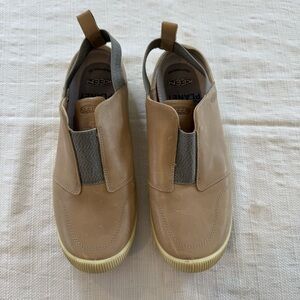 KEEN Women’s Leather Slip-On Walking Shoes – Taupe – Size 9